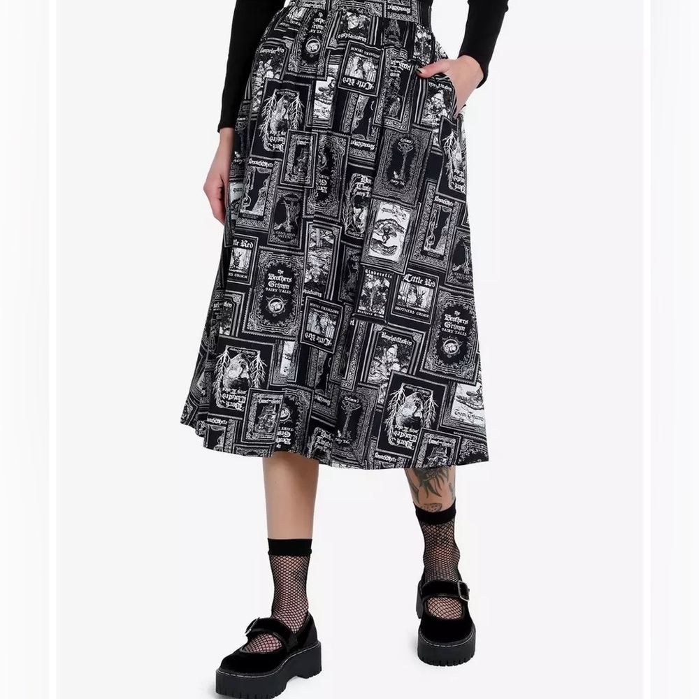 Thorn & Fable Dark Fairy Tale Books Retro Skirt w/ Pockets Hot Topic